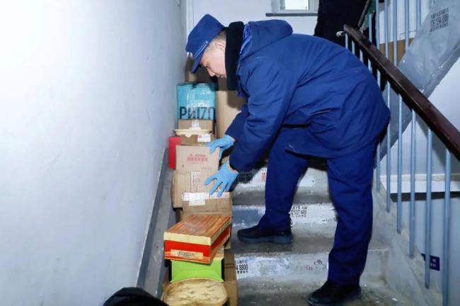 女儿去世后母亲花光退休金网购 慰藉心灵的无奈选择