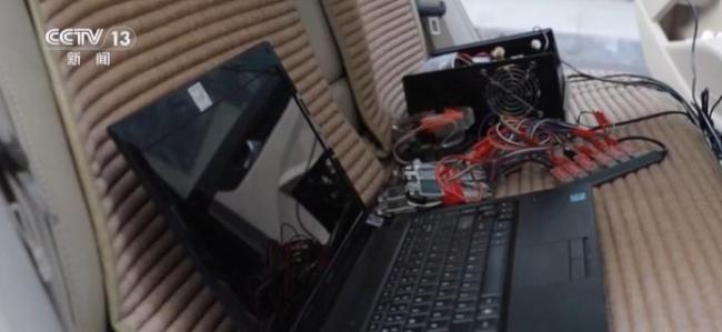 看见车上有这种“装饰”，很可能是“信号拦截器”！请立刻报警