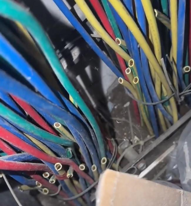 多方回应居民楼4至18楼地线疑遭盗剪 电器燃气管道带电隐患大