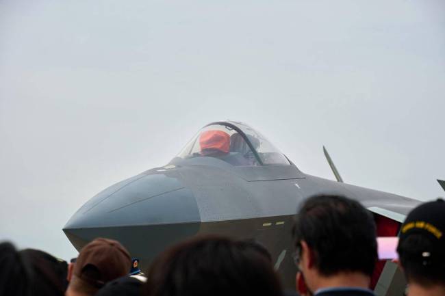 全球唯一双座隐身战机！解析歼-20S 开启有人-无人协同新纪元