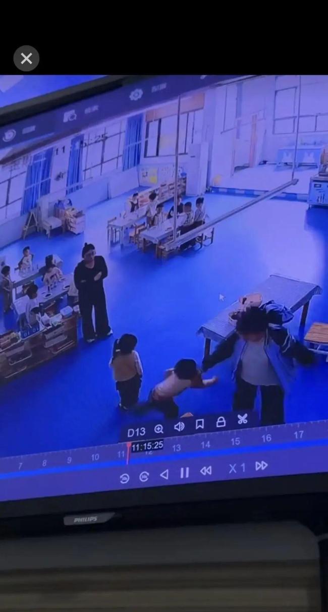 捏孩子耳朵拖拽 幼师被采取强制措施 幼儿园不当行为引关注