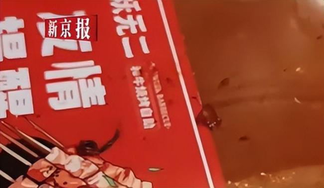 妖无二烤肉店菜品出现活体蚯蚓