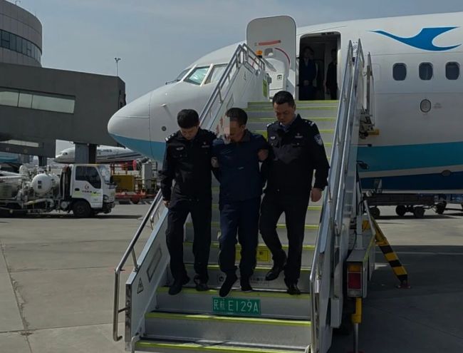 骗贷6.6亿余元嫌疑人张某被押解回国