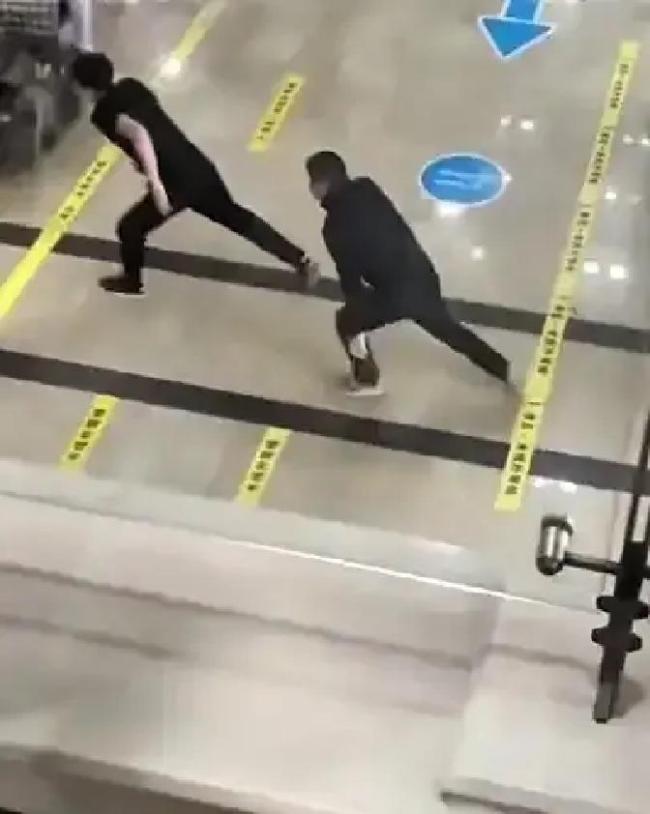 医院回应产检遇男医生可换女医生 尊重选择避免冲突