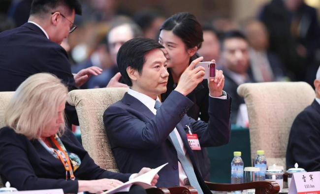 雷军手机背屏壁纸是“逆天改命”