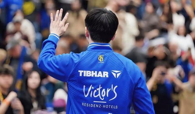 樊振东挥手告别萨尔布吕肯 静默而真诚的告别