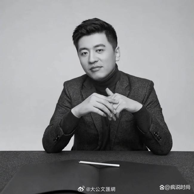 张雪峰追悼会举行 市民排长队送别