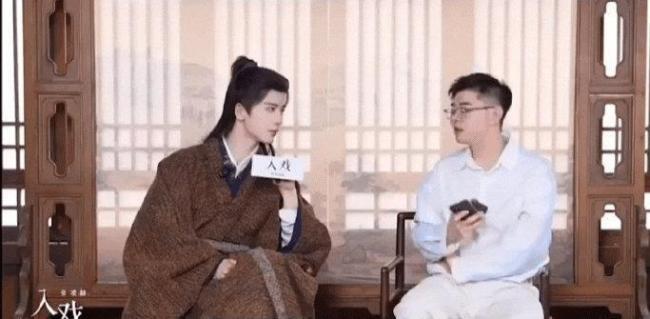 张凌赫回应因为太帅被忽略演技 颜值与演技的双刃剑