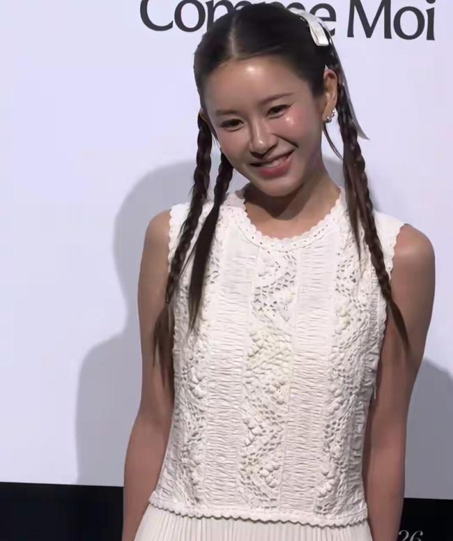 张子萱42岁状态 红毯造型引争议