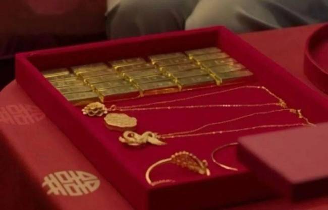 身上现金只剩300块，跌麻的年轻人，像女娲补天一样补仓 市场下跌中的坚守与反思