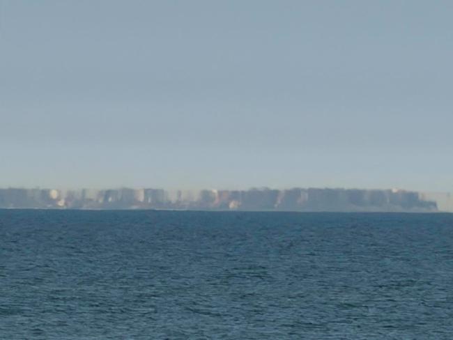 阿那亚出现海市蜃楼 罕见景象持续一小时