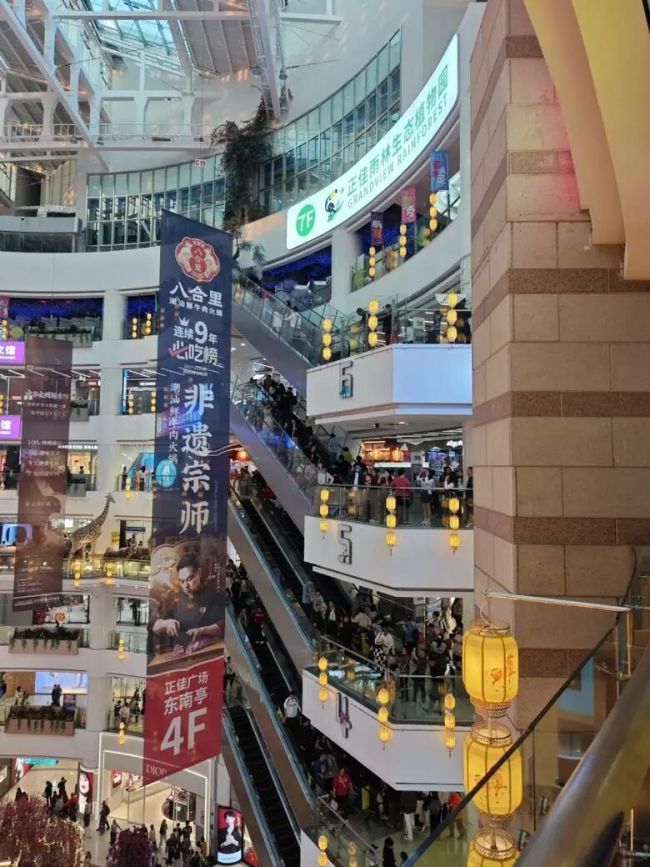 一年关店15000家！从稳赚不赔到越开越亏，商场餐饮大撤退 B1层逆袭成顶流