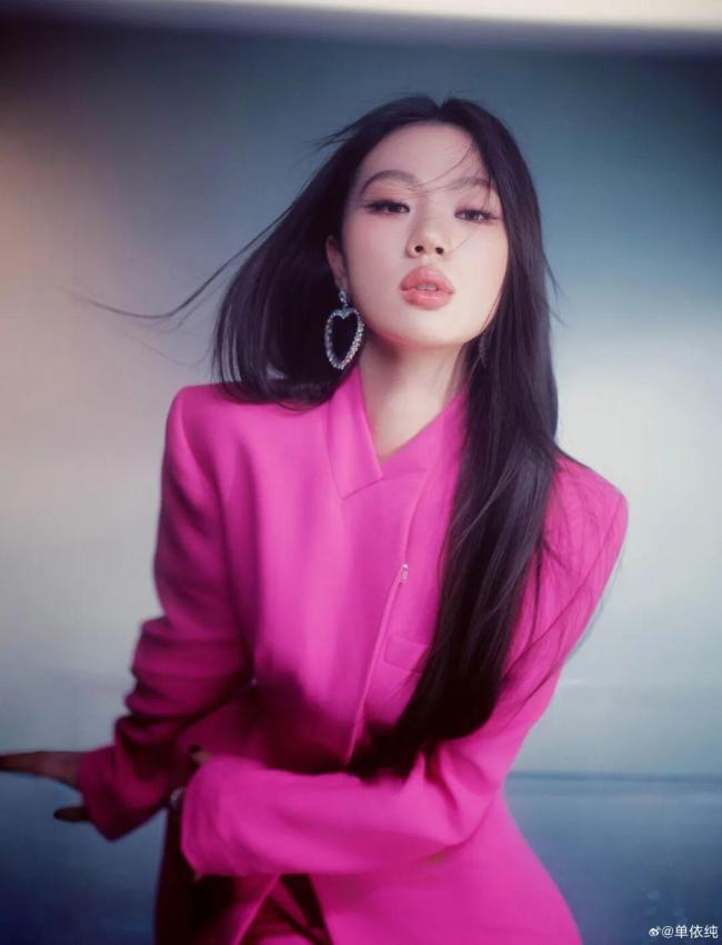 李荣浩喊话单依纯侵权 律师解读 版权争议再起波澜