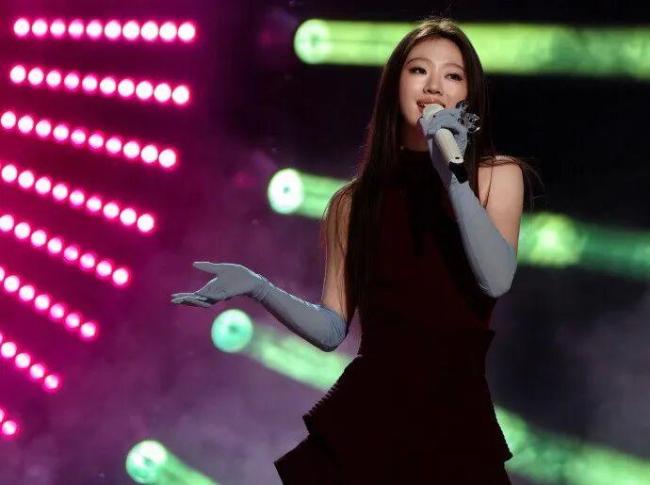 业内谈单依纯是否知情李白授权细节 版权争议引发热议