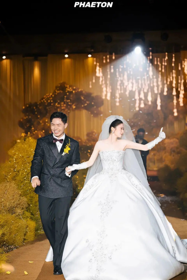 28岁世界冠军大婚落泪！从巅峰到退役，周昊东的遗憾与圆满