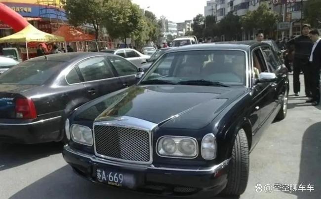 江苏前首富张近东，39岁买500万宾利，资产归零，老奔驰已被拍卖 从风光到落寞