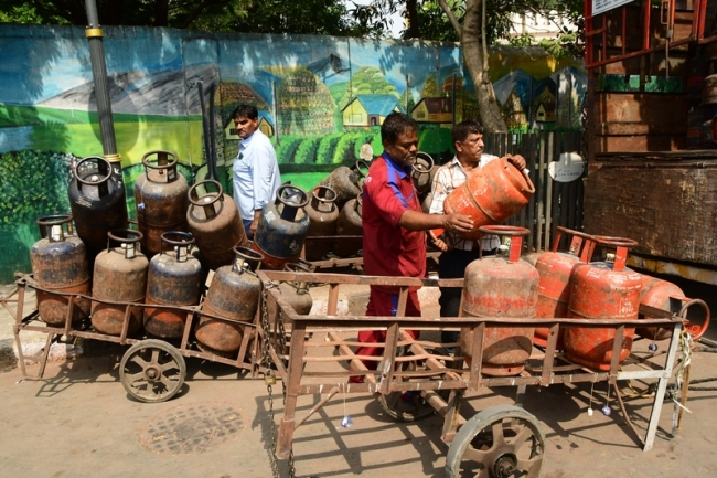 英媒感叹:战争阴云中,中国靠这三点稳住“超级大国”地位