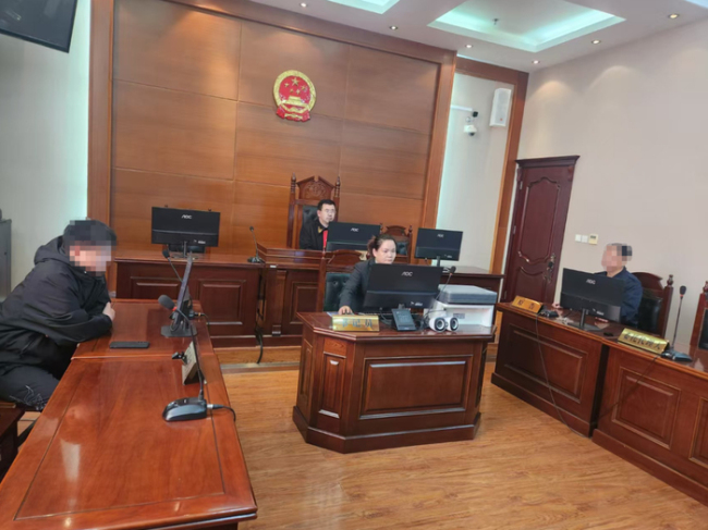 父亲退休金6700元起诉儿子要赡养费