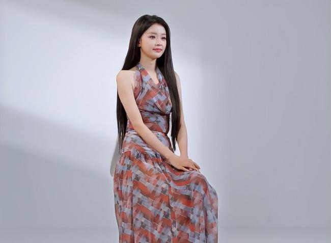 斓曦为孙俪新剧打call 《浪姐7》全程直播引期待