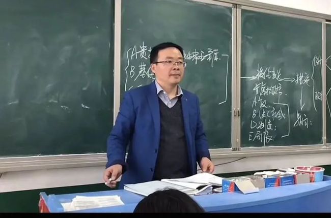 无人选课 有高中历史老师半年没课教