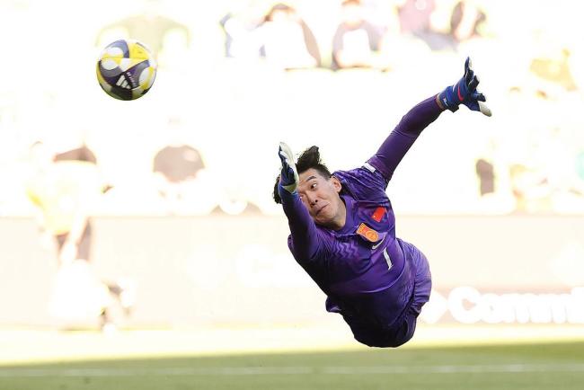 国足0-2喀麦隆 开场9分钟连丢2球