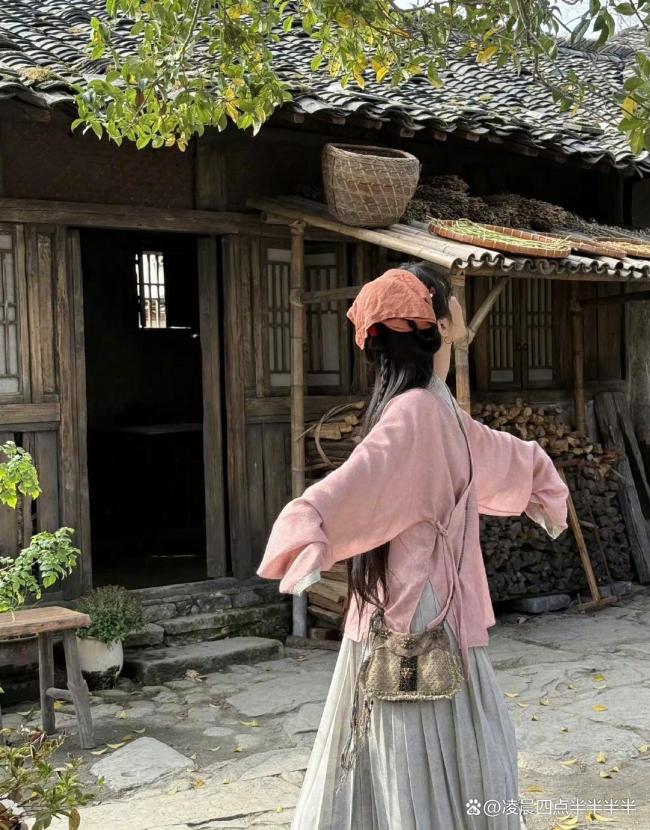 杨紫也被女装背刺了 造型师请上点心