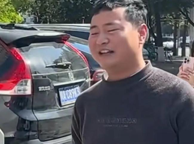 全网关注的“甘蔗哥”已康复出摊了 市民纷纷前来支持