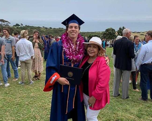 施瓦辛格男儿曾因痴肥被霸凌 父子共战健身挑战