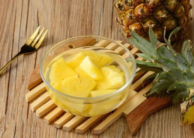 菠萝和凤梨是不是归拢种生果 植物学上的真相