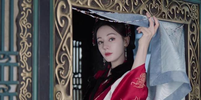 两个迪丽热巴何如打起来了 《日间提灯》随机爆红