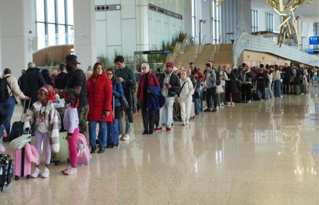 终于领到工资　美国机场安检人员缺勤率大幅下降