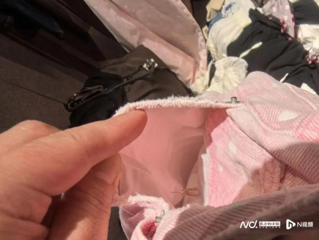 ZARA门店试衣裤中现针头