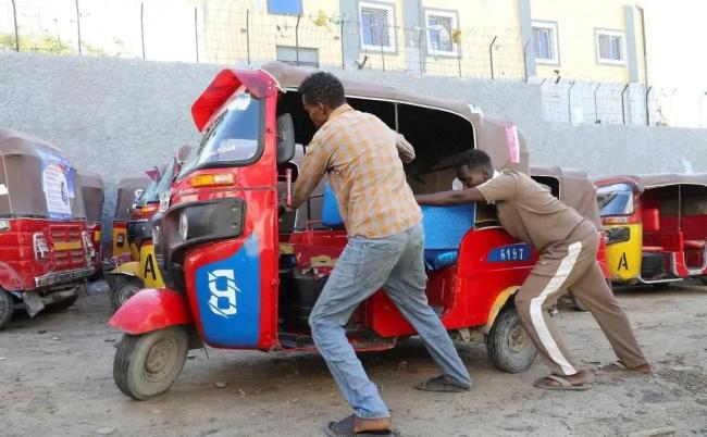 中东打仗，东南亚买单，中国新能源赚翻 全球能源新教父崛起