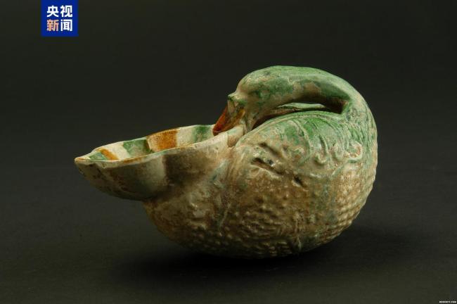 一起认识唐三彩鹅衔梅花杯 千年匠心的浪漫之作