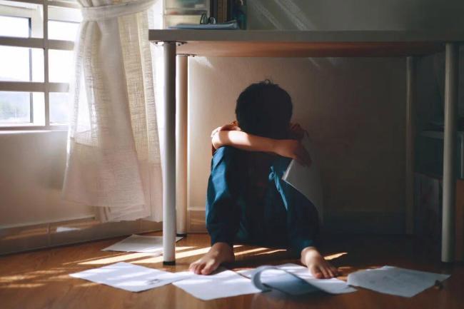 12岁男孩提到写作业1天呕吐10次