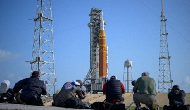 美国绕月火箭宇航员一度与地面失联 星链卫星故障引担忧