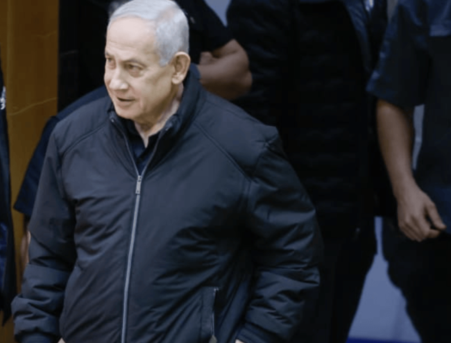 特朗普“愿停战”，布什号航母直扑中东 美防长：告诉对手想法，就打不赢 言行不一增兵中东