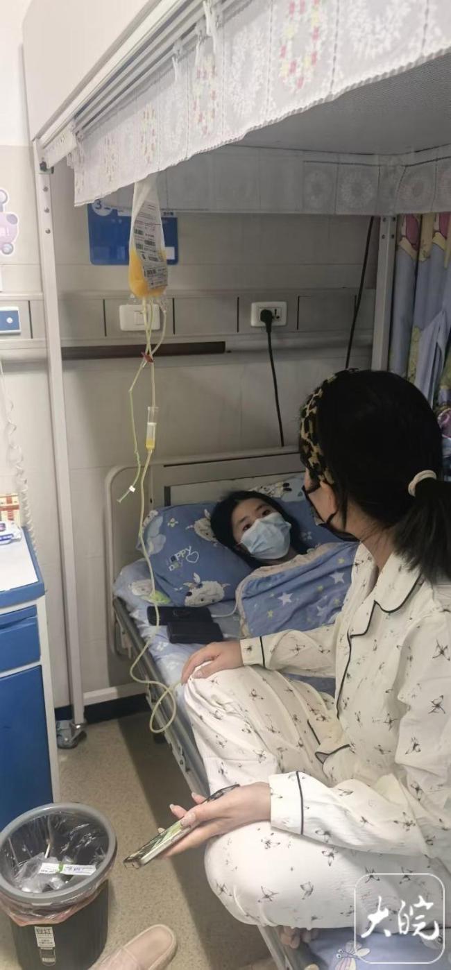 女孩患白血病 丧母后一直跟哥嫂生活 家庭倾尽全力救治