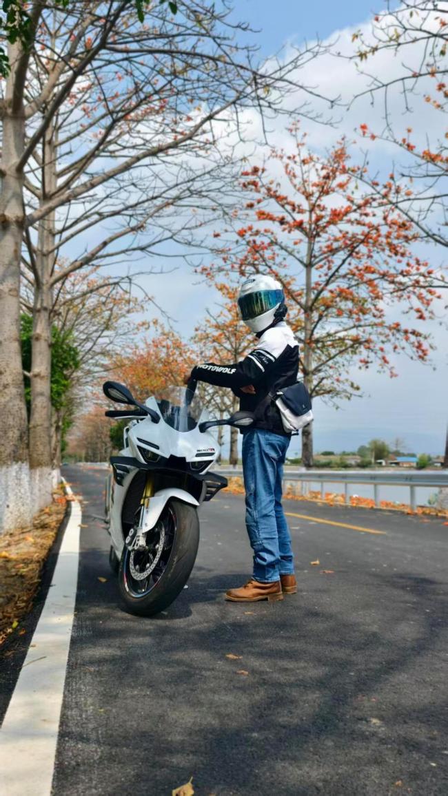 博主：张雪机车最核心武器还是性价比