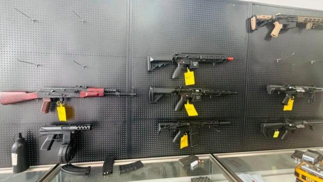 男子卖玩具枪被关279天获国赔 重启生活新篇章