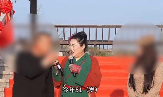 51岁男子趁老婆上厕所上台相亲 渣男行为遭怒斥