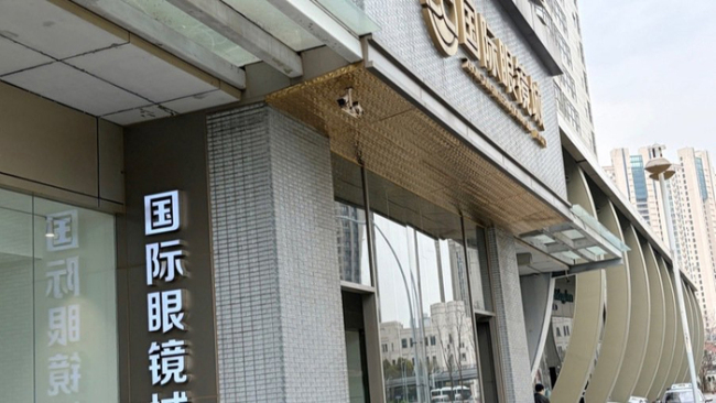 老外“打飞的”来上海配眼镜 半小时选款，一小时取镜