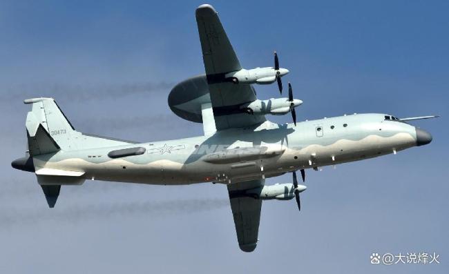 中方解密歼-10C空战底牌 直接“A射B导”战术突破