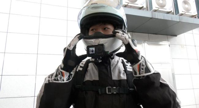 小伙骑张雪摩托车救火获免费送车 平凡英雄的非凡之举