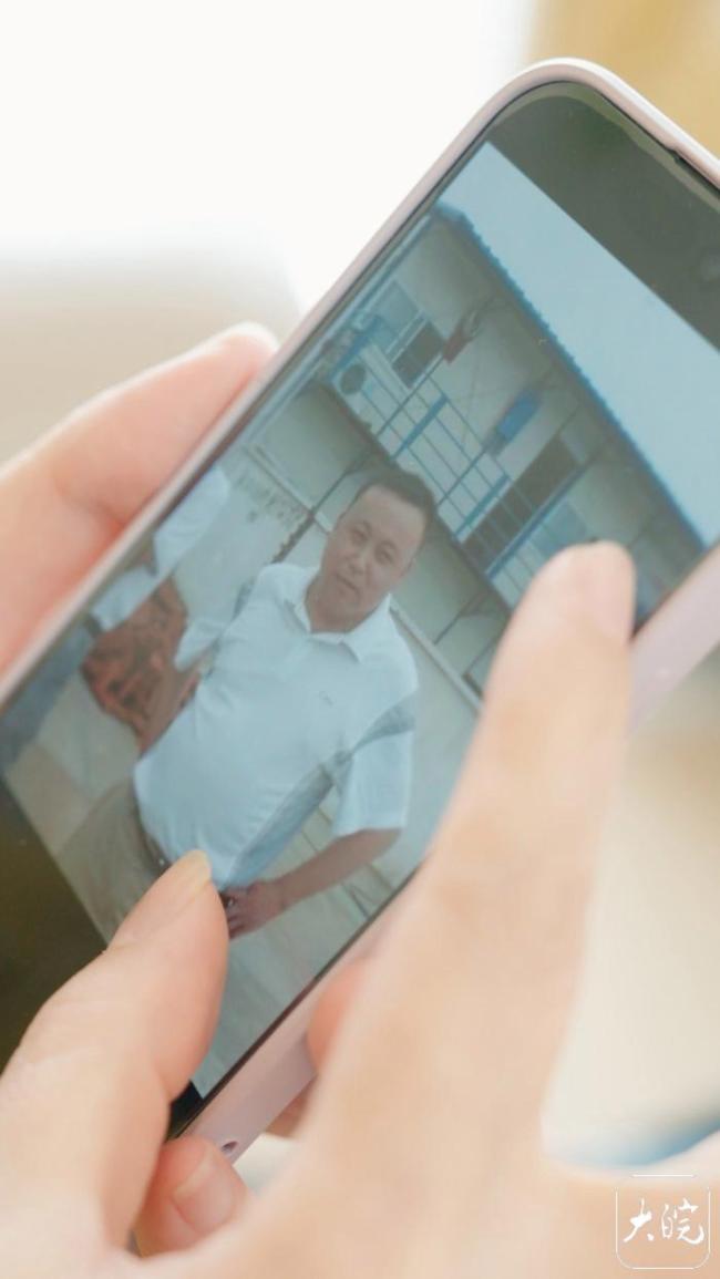 渐冻症患者用眼睛“写”下自传 生命最后的馈赠