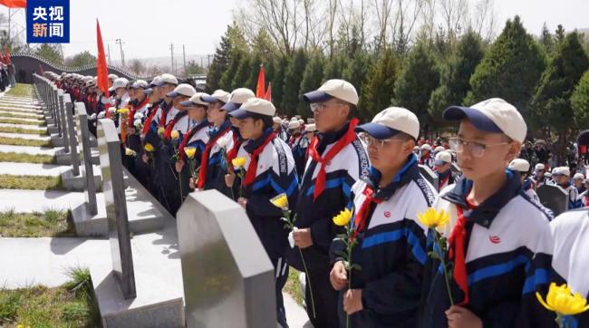 “行走的思政课”如何刷屏全网 31年徒步祭英烈