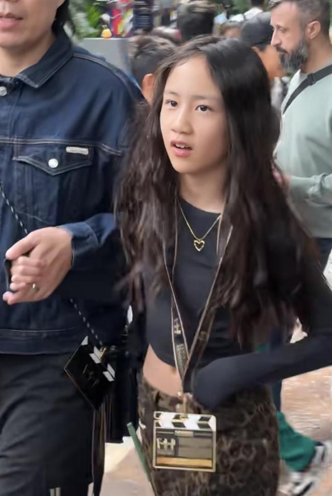 黄磊12岁二女儿身高 遗传爸爸好基因