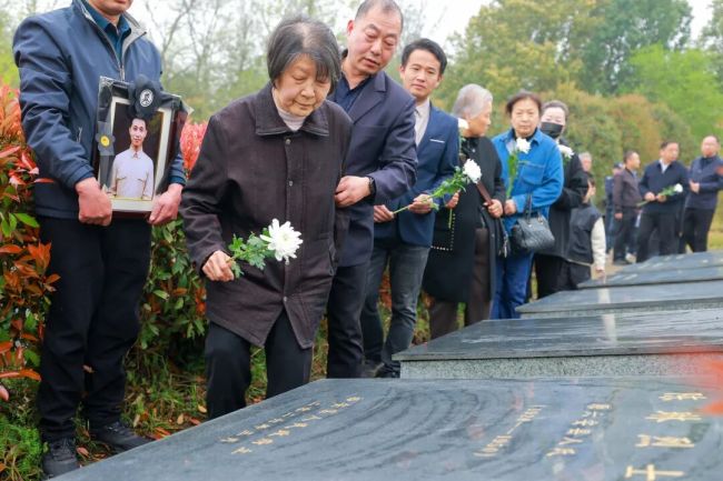 隐蔽战线英雄牺牲76年终归故土 魂归大别山