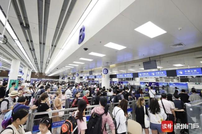 香港5天假期开启深圳各口岸人潮涌动 双向客流高峰显现