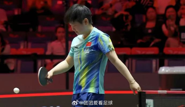 孙颖莎关键分被判黄牌